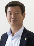 보건의료대학원장 윤갑용 사진